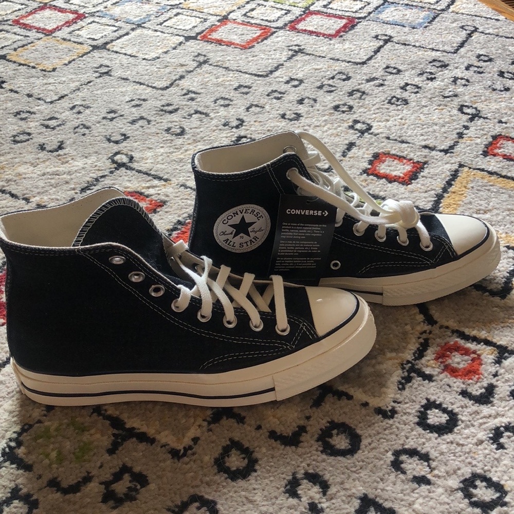 New and unused converse - Picture 2 of 5